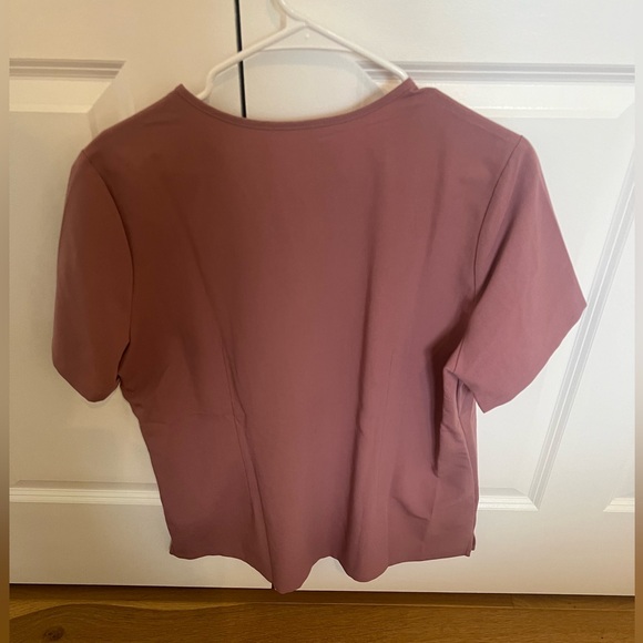 Figs Catarina scrub top
Size large
Mauve - Picture 3 of 3